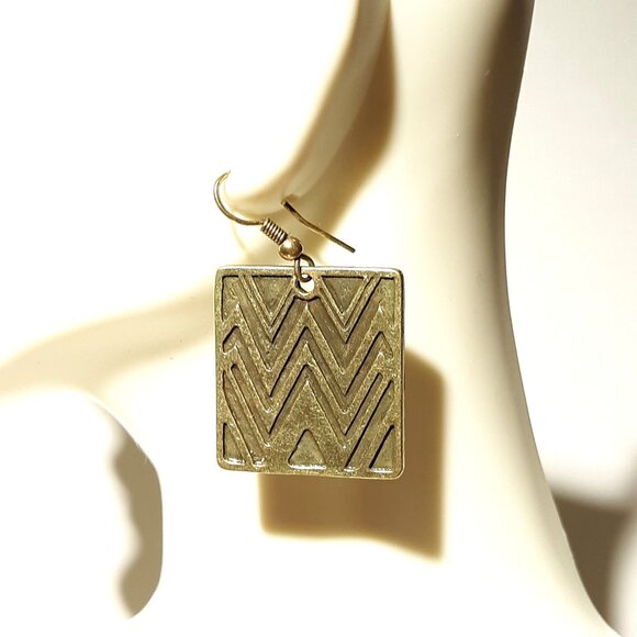 Decree Herringbone Brass Look Shepard Hook Earrings Vintage 80s Boho Exotic - Picture 2 of 5